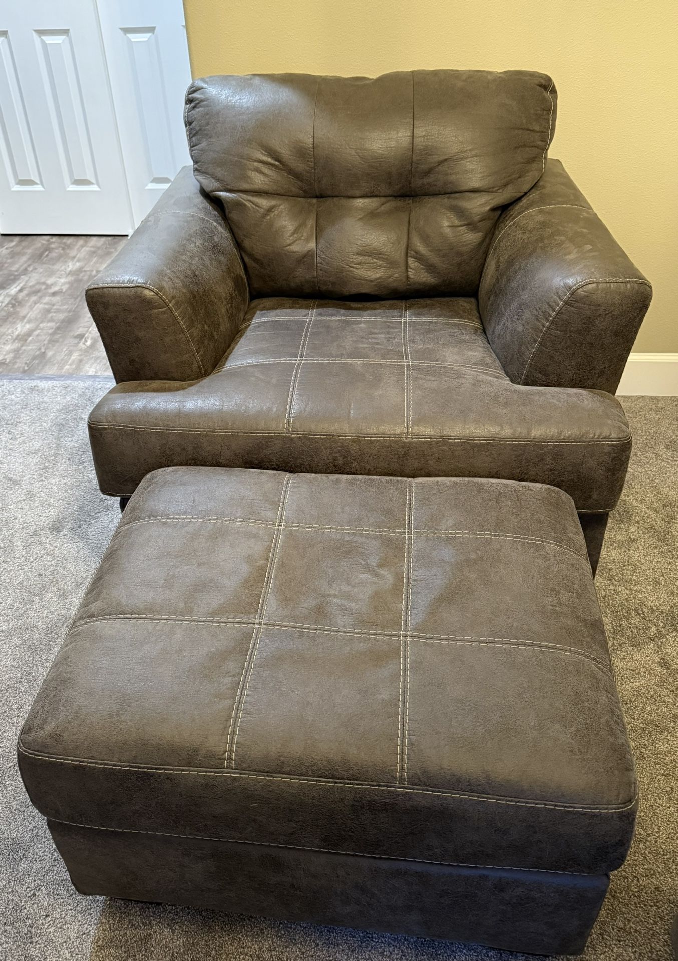 Gray Oversized Leather Chair With Ottoman