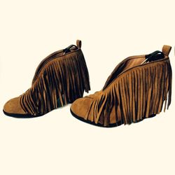 6.5US) Center Cut Fringe Booties