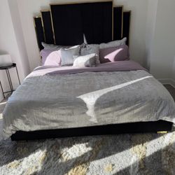 BLACK & GOLD bed W/ TALL HEADBOARD 🖤💛