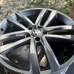 VW Passat Size 19 Original Rims