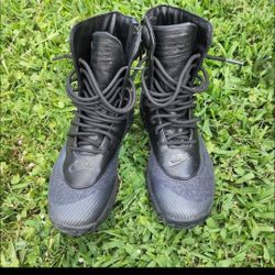 Nike Womens Zoom Kynsi Jacquard Waterproof Boot 6.5