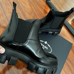 Designer Chelsea Boots Men Size 42 EU / 9 US - Thick Lug Sole, Elastic Sides