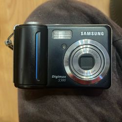 Samsung Digimax S500 5.1MP Digital Camera - Black  