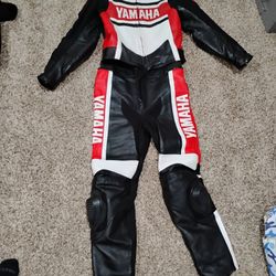 Yamaha 2 piece leathers 