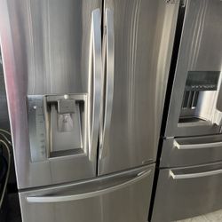 Lg Refrigerator Good Condition Everything Works Fine 