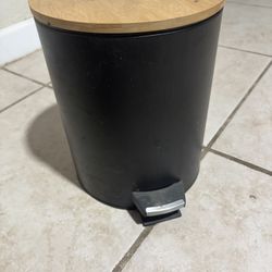 Small Trash Can 