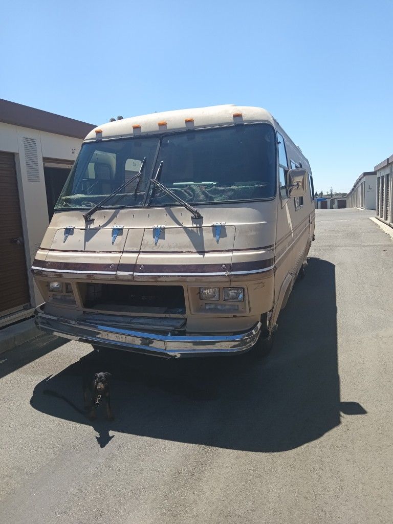 83 RV Great Motor Spacious