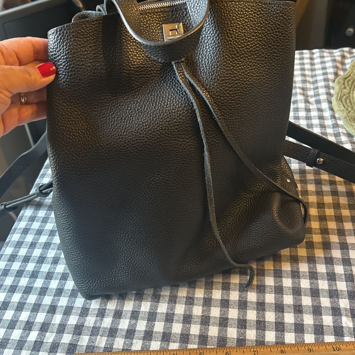 drarren medium leather backpack rebecca minkoff Darren Shoulder Bag, Black Shoulder bags Playful tassels at the front and a practical interior slip pocket add both character and function Rebecca Minkoff medium Darren backpack