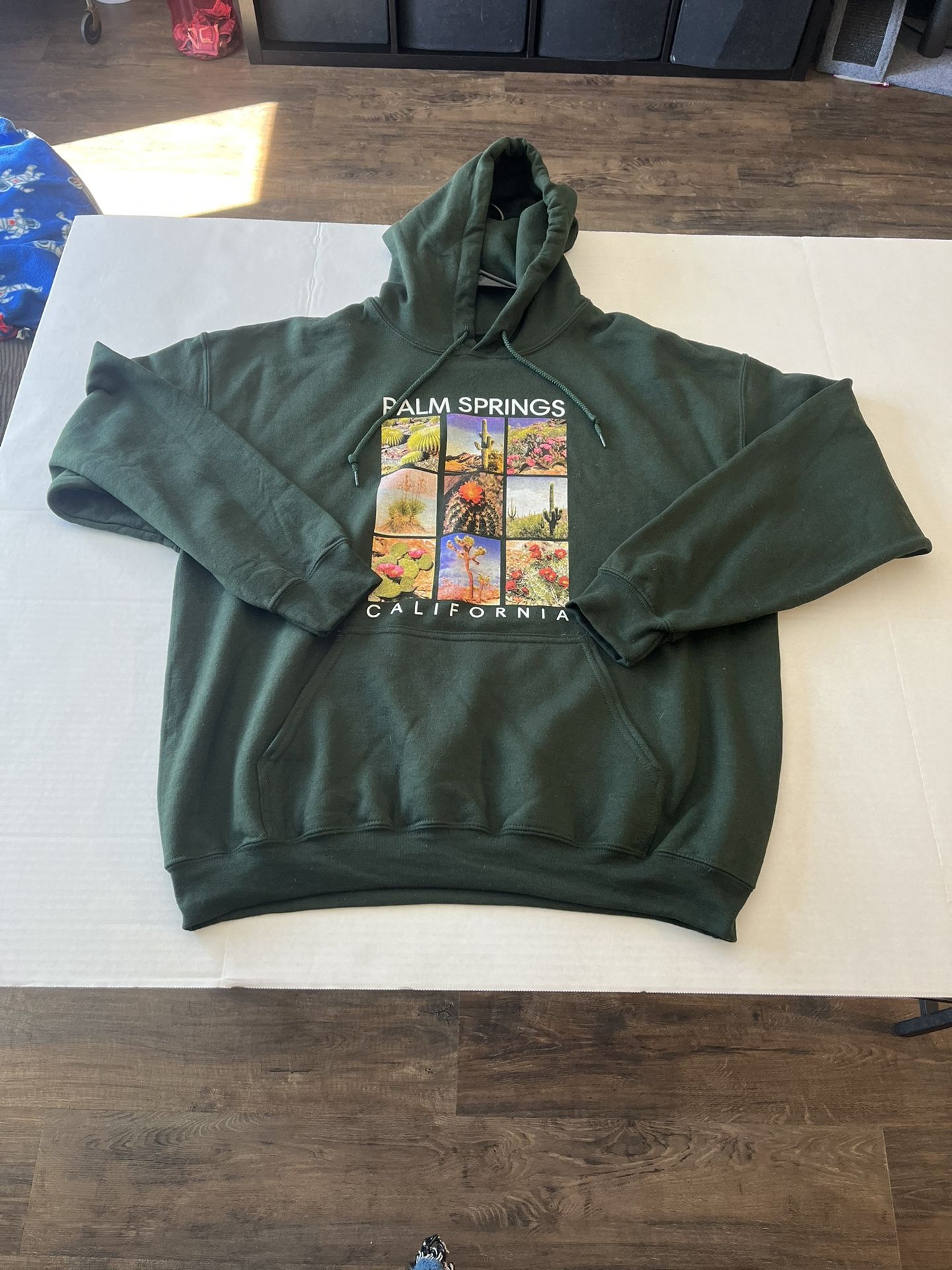 NWT Hills & Valleys Green Palm Springs Hoodie - Size Large