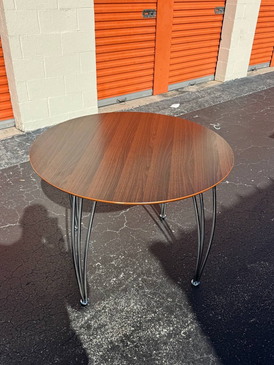 Round Dining Table – Modern Wood Top & Metal Legs – Great Condition