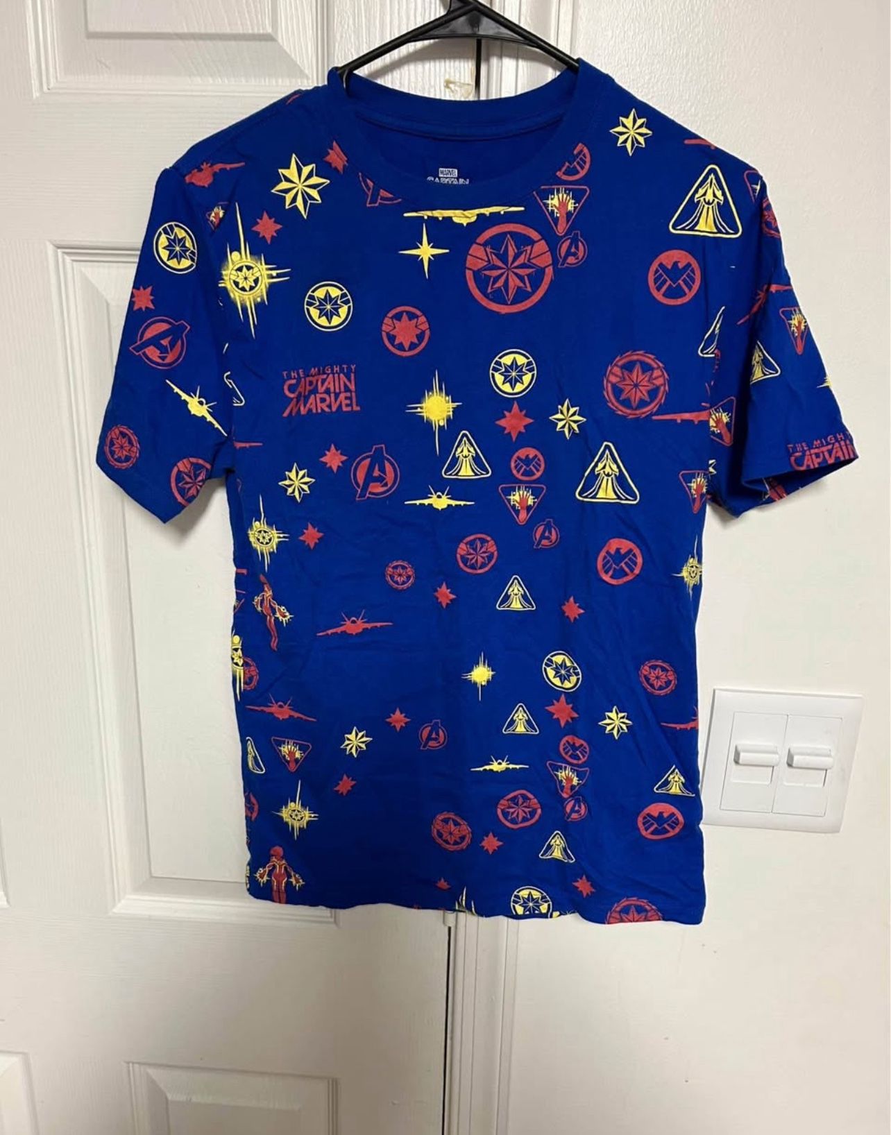 Marvel Captain Marvel Blue Red Yellow Print Crewneck Short Sleeve Child T-shirt S