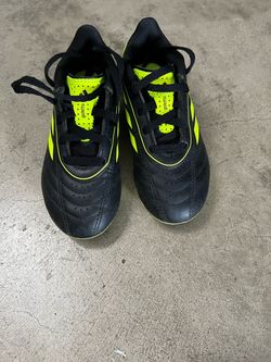 Like New Addidas Soccer Cleats