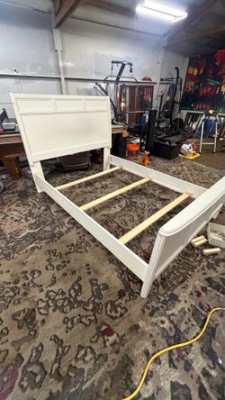 white queen bed frame