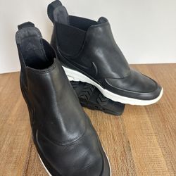 Nike Air Max Thea Mid Black Slip-on Sneakers