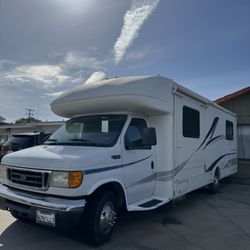 2004 Ford E-450 Truck Camper