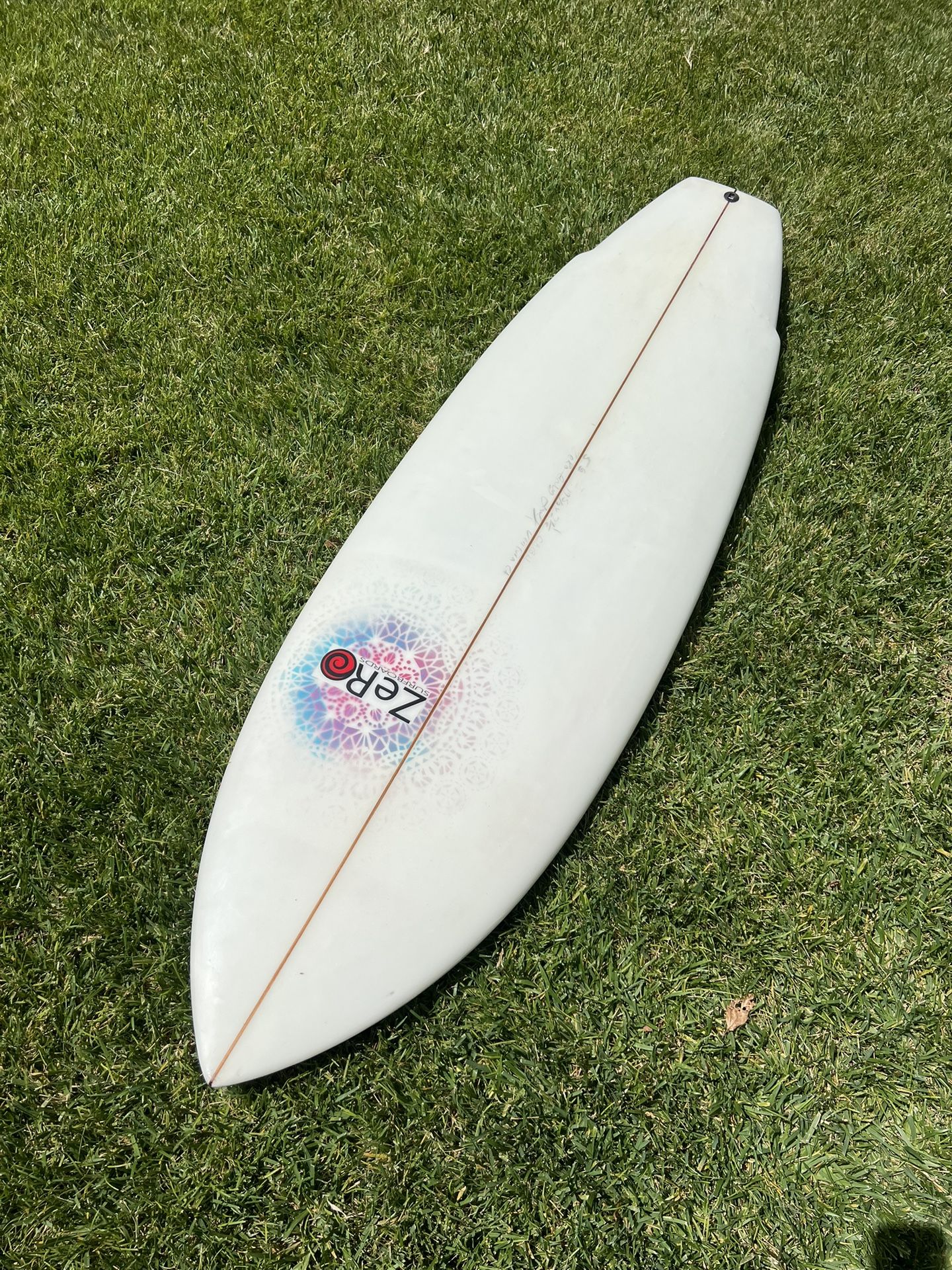 Zero Surfboard 5’6” Shortboard With Fins