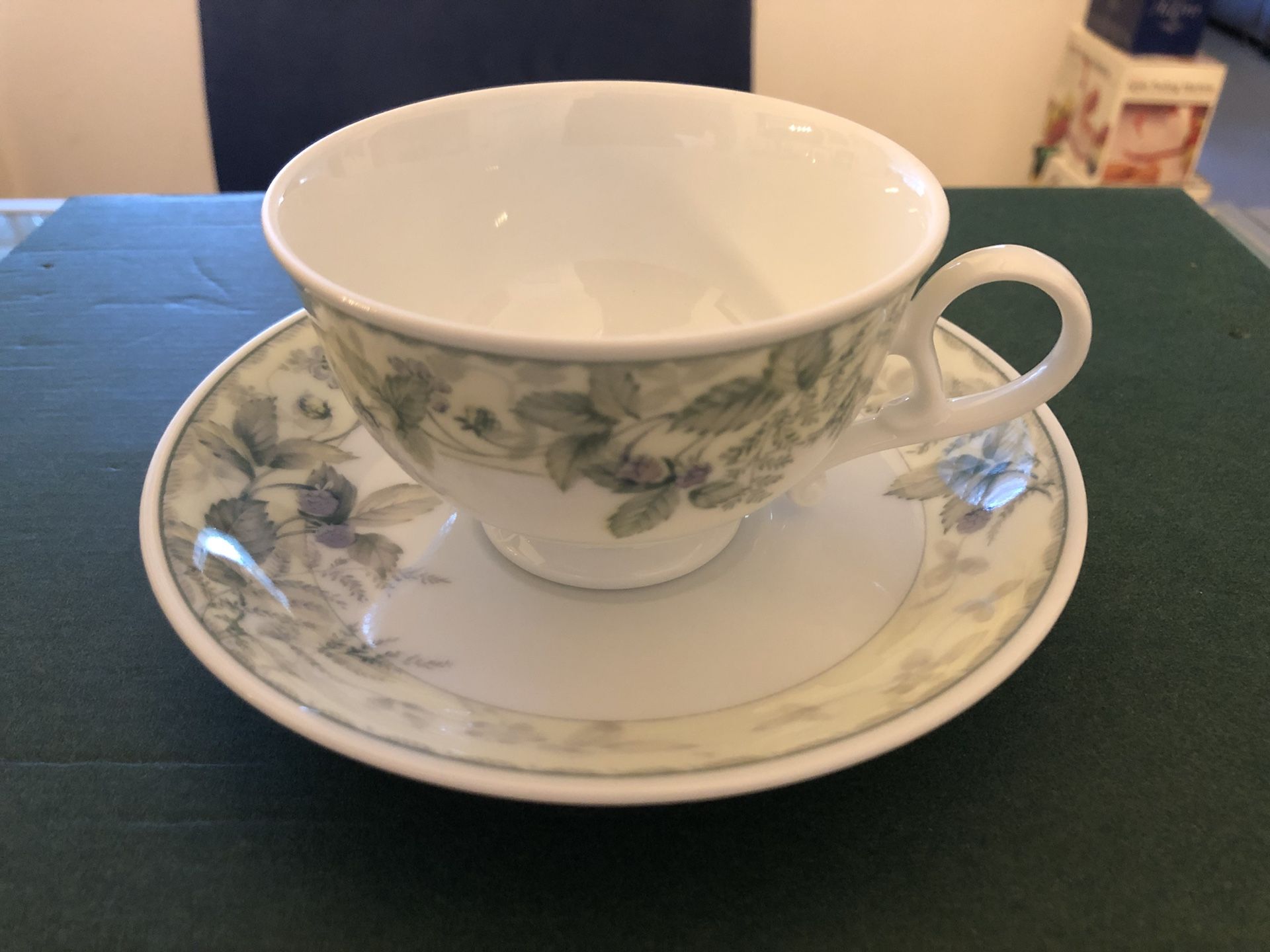 New Giovanni Valentino Made in Italy Porcelain Cups and Saucers - 5 sets