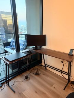 Corner desk