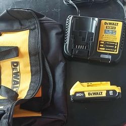 Dewalt Bag With Battery And Charger 