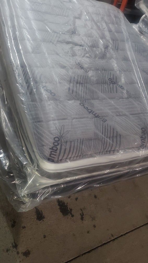 Queen Set Mattress Bamboo Pillow Top And Boxpring 250 Free Delivery Local 