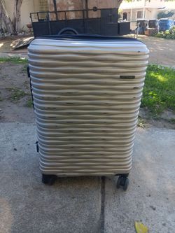 !! Hardshell Suitcase  25 In Height Not Carry-on