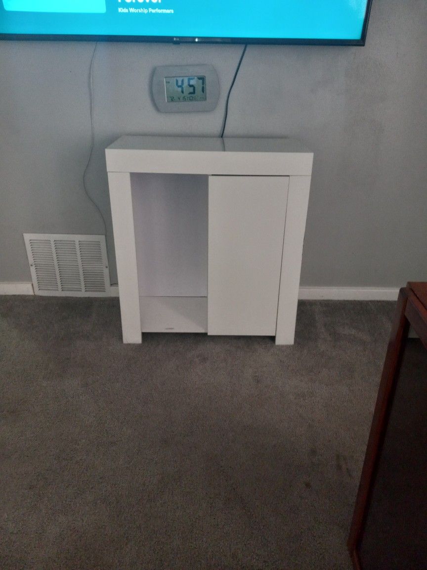 White  Cabinet