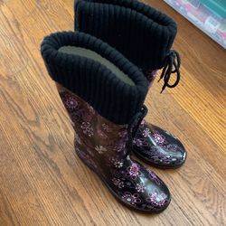 Rain Boots Size 8 Womans