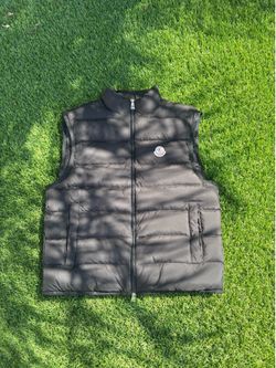 MONCLER Men’s puffer vest size Medium