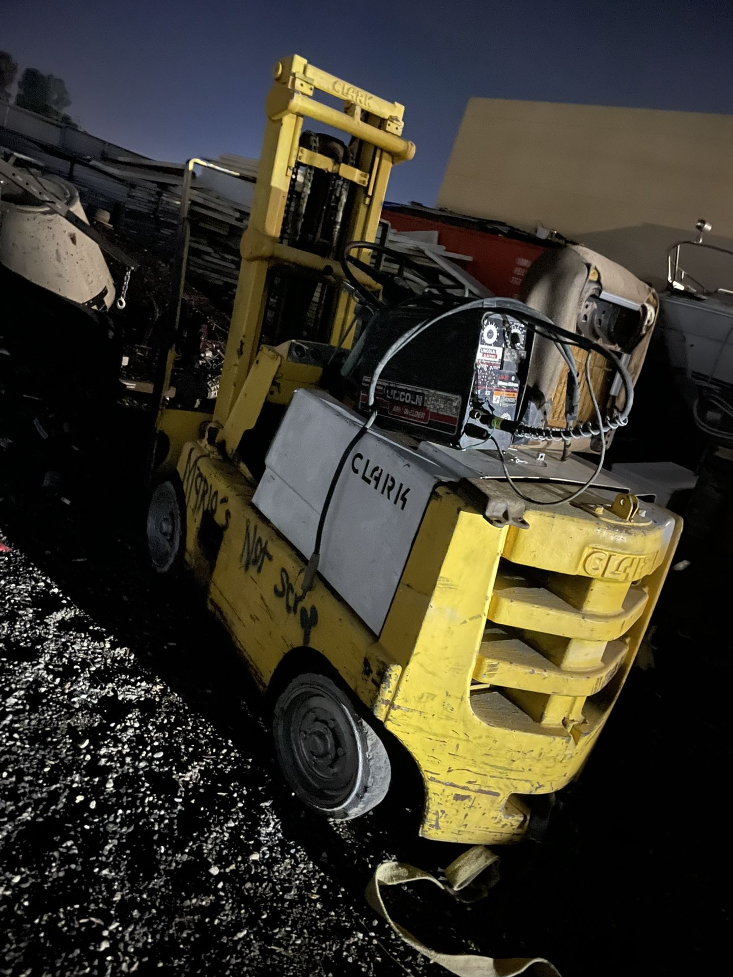 Running Clark Forklift With A Flat 4 Cylinder Engine.