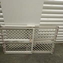 Safety Gate Child Pet 26-42 Inch Gray Plastic Expandable North States