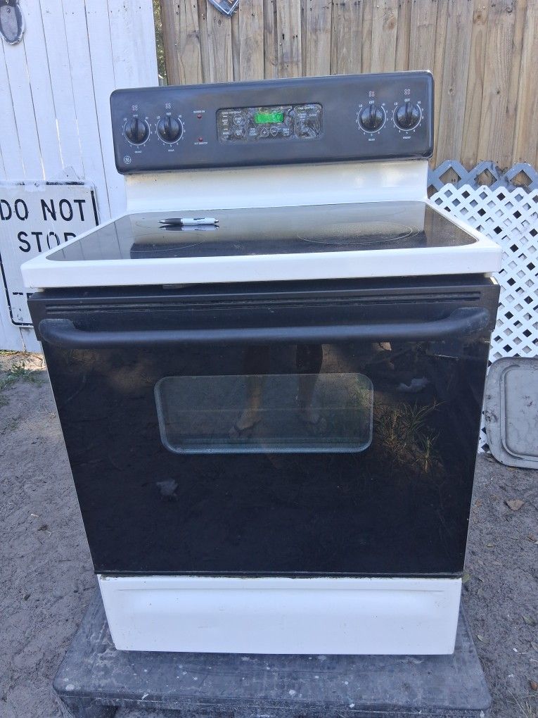 GE Electric Stove