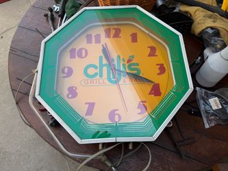 Old neon clock, the clock works but the neon inside doesn't its suppose to have a neon border