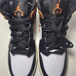 🚨 Air Jordan 1 Mid GS "Starfish" - Size 5Y (Women's 6.5) 🚨