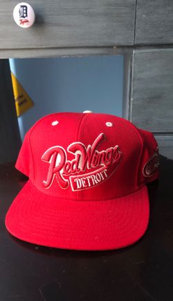 Red wings flat cap