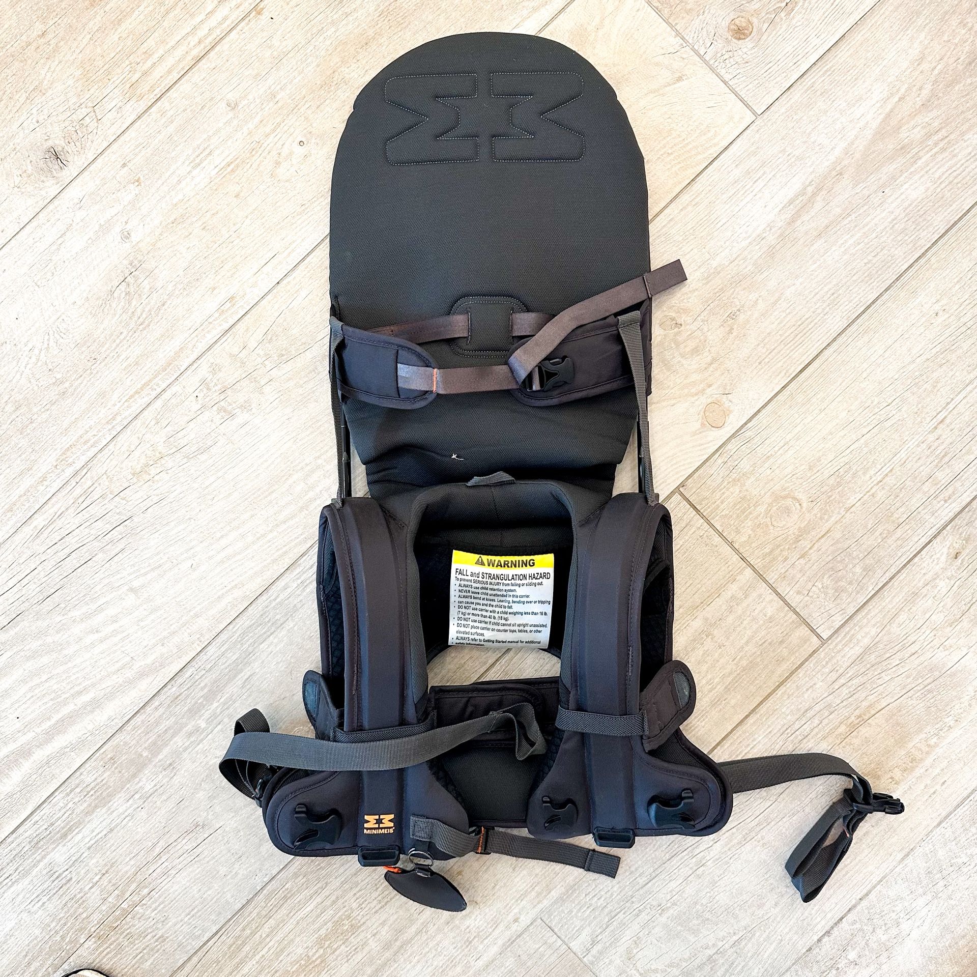 MiniMeis G4 Baby Shoulder Carrier in Black