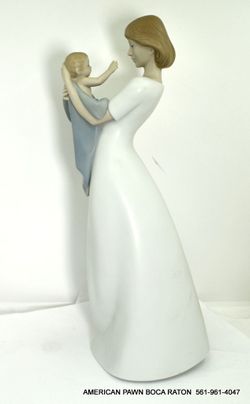 A Mother's Treasure Lladro 01018294 Retired collection La Joya de Mama Matte