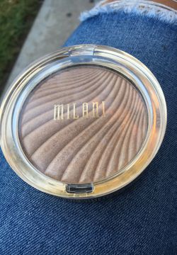 Milani stribelight highlighter
