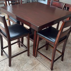 Dining Table And 4 Chairs 