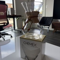 Chemex Pour-Over Coffeemaker + 100 Filters (Like New)