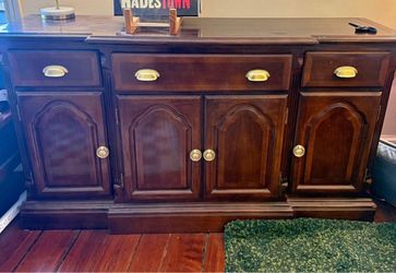 Traditional Dark Wood Buffet Sideboard Credenza