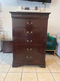 Dresser, solid wood, NOTHING wrong