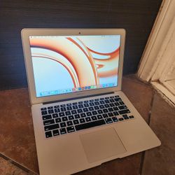 |MacBook Air 13" i5 | 8gb ram 128 gb ssd Adobe Suite + Final Cut + MS Office | good Condition
