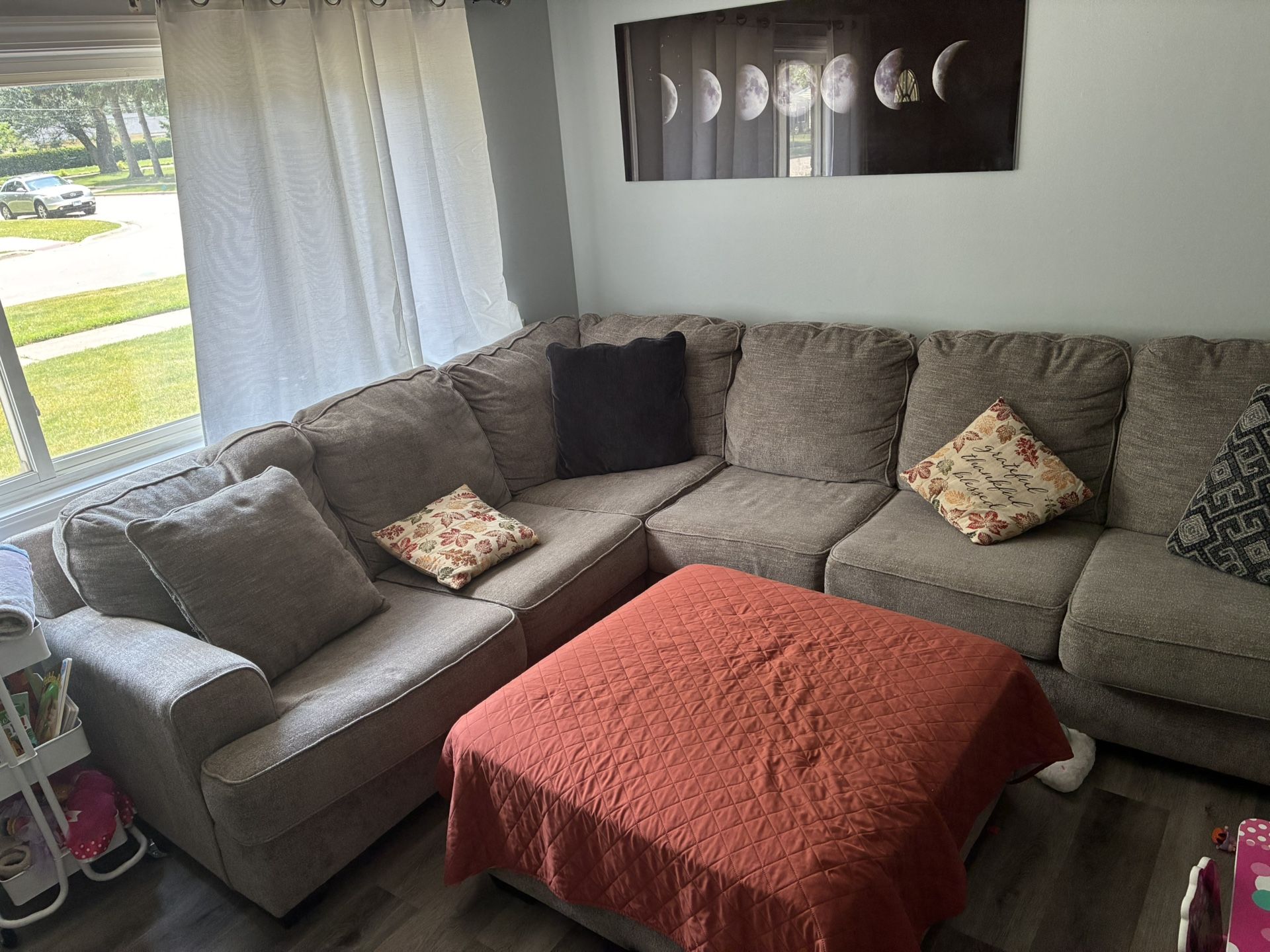 Sectional W/ Ottoman