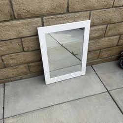 White Wall Mirror – Modern Frame