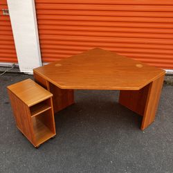Vintage Mid Century Modern Teak Corner Desk by SUN https://offerup.com/redirect/?o=Q0FCSU5FVC5DTw==