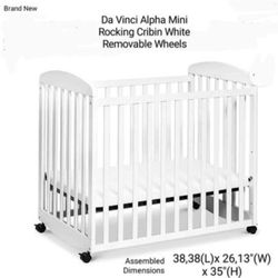 Brand New Da Vinci Alpha Mini Rocking Crib in White Removable Wheels 