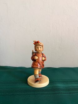 Vintage Goebel Hummel #467 “The Kindergartner/ Schulmandchen” Figurine