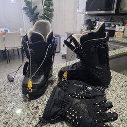 Burton Women's Snowboots with Gloves. Size 8ish - Like New! 