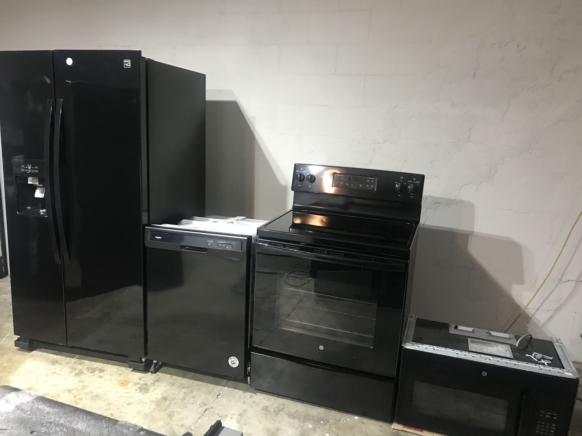 Black Kitchen Appliances