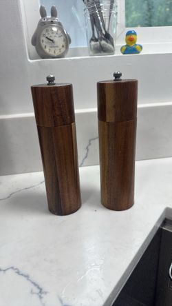 Acacia wood salt and pepper grinders